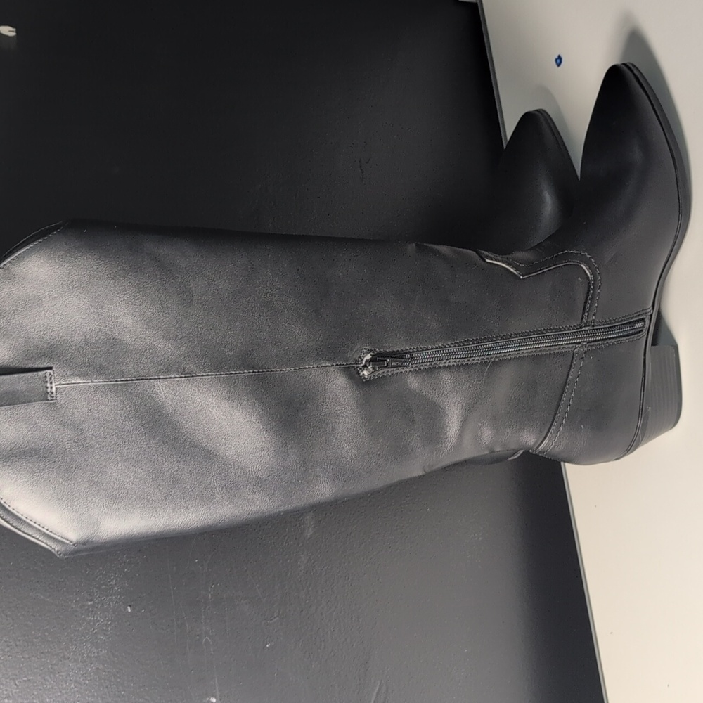 Black Universal Thread Boots - image 2